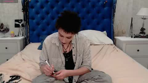 Via online show from 05-04-26, 09:27