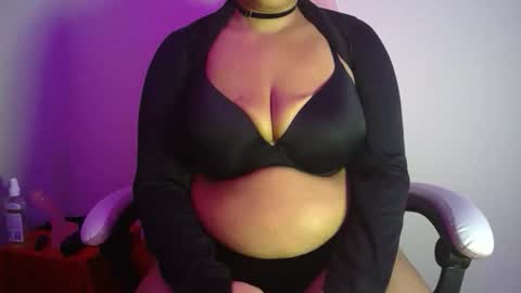 Snapshot of vibe_xxxo chatting on 03-29-26, 05:07 vibe_xxxo online show from 03-29-26, 05:07
