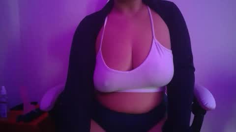 Snapshot of vibe_xxxo chatting on 03-29-26, 05:24 vibe_xxxo online show from 03-29-26, 05:24