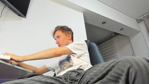 Snapshot of vibemygirl chatting on 01-31-25, 06:03 vibemygirl online show from 01-31-25, 06:03