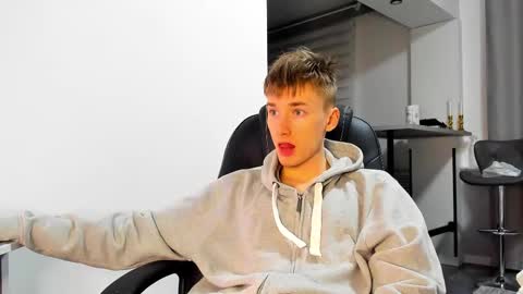 Snapshot of vibemygirl chatting on 03-05-25, 01:06 vibemygirl online show from 03-05-25, 01:06