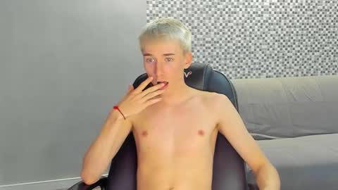 Snapshot of vibemygirl chatting on 09-11-25, 02:06 vibemygirl online show from 09-11-25, 02:06