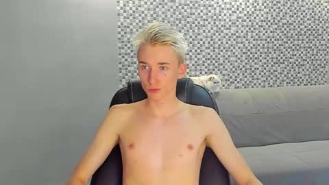 Snapshot of vibemygirl chatting on 09-13-25, 11:32 vibemygirl online show from 09-13-25, 11:32