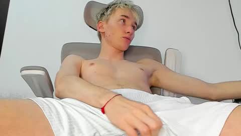 Snapshot of vibemygirl chatting on 10-14-25, 12:06 vibemygirl online show from 10-14-25, 12:06