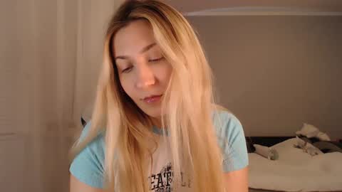 Snapshot of vibezgirl chatting on 12-24-24, 08:05 Amelia online show from 12-24-24, 08:05