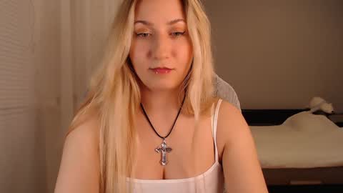 Snapshot of vibezgirl chatting on 01-15-25, 06:40 Amelia online show from 01-15-25, 06:40