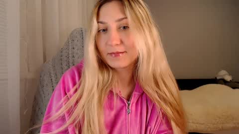 Snapshot of vibezgirl chatting on 01-26-25, 06:48 Amelia online show from 01-26-25, 06:48