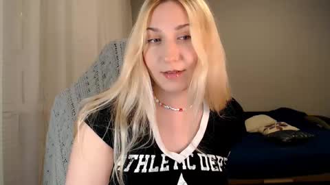 Snapshot of vibezgirl chatting on 09-16-25, 07:15 Amelia online show from 09-16-25, 07:15