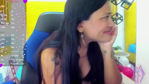 Snapshot of vic_nahomy chatting on 02-19-25, 12:44 nahomy online show from 02-19-25, 12:44