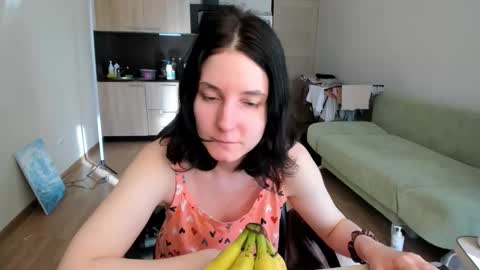 Snapshot of vickie_winters chatting on 10-17-25, 11:13 Victoria online show from 10-17-25, 11:13
