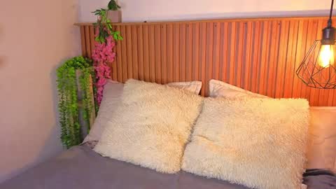 VICTORIA online show from 09-21-25, 07:48