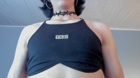Snapshot of vicky_fant4sy chatting on 05-06-26, 10:26 Vicky online show from 05-06-26, 10:26