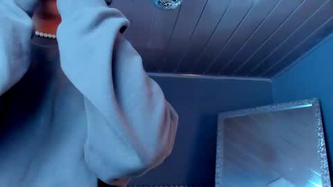 Snapshot of vicky_fant4sy chatting on 05-12-26, 02:14 Vicky online show from 05-12-26, 02:14