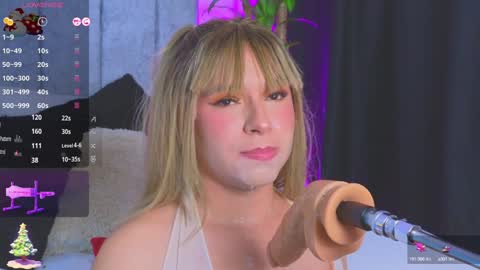 Snapshot of vicky_hot_x chatting on 12-27-24, 01:53 online show from 12-27-24, 01:53