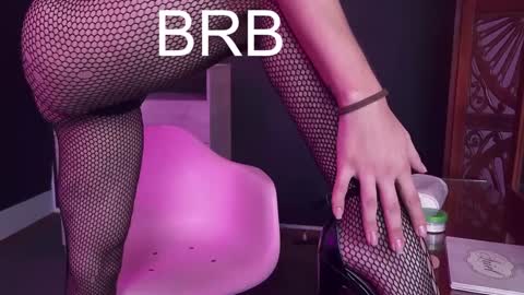 Snapshot of vicky_hot_x chatting on 12-29-24, 01:24 online show from 12-29-24, 01:24