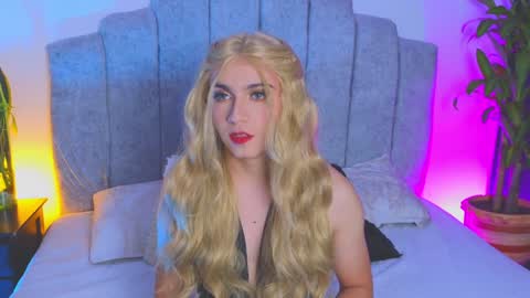 Snapshot of vicky_hot_x chatting on 01-03-25, 06:22 online show from 01-03-25, 06:22