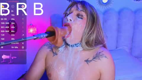 Snapshot of vicky_hot_x chatting on 10-14-25, 10:43 online show from 10-14-25, 10:43