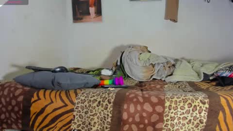 vicky manuela online show from 01-11-25, 08:43