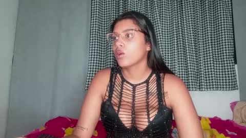 vickyhm22 online show from 10-07-25, 08:55