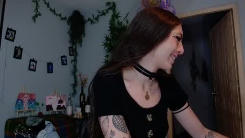 Snapshot of vickyjackson_ chatting on 10-23-25, 06:28 Victoria online show from 10-23-25, 06:28