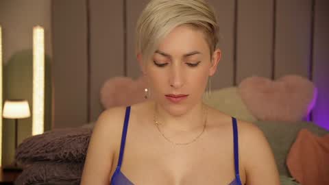 Snapshot of vickysecret96 chatting on 02-02-25, 05:37 vickysecret96 online show from 02-02-25, 05:37