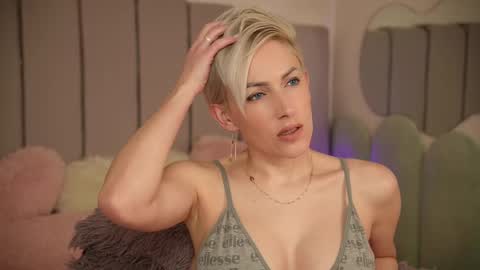 Snapshot of vickysecret96 chatting on 03-02-25, 05:58 vickysecret96 online show from 03-02-25, 05:58