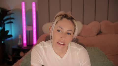 Snapshot of vickysecret96 chatting on 04-04-26, 05:54 vickysecret96 online show from 04-04-26, 05:54