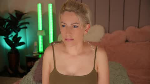 Snapshot of vickysecret96 chatting on 04-23-26, 03:14 vickysecret96 online show from 04-23-26, 03:14