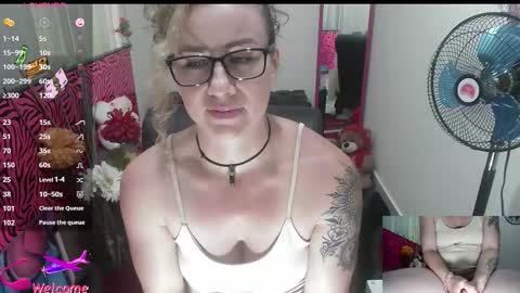 Snapshot of vickysexyx chatting on 10-03-25, 07:55 Valentina online show from 10-03-25, 07:55