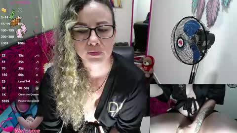 Snapshot of vickysexyx chatting on 04-19-26, 06:32 Valentina online show from 04-19-26, 06:32