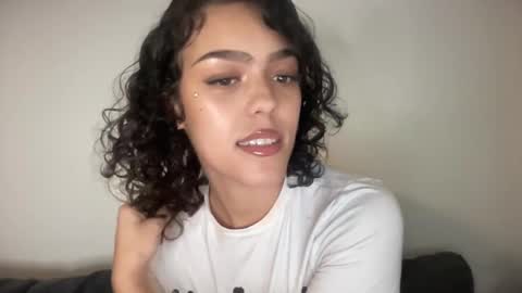 Snapshot of vickyyyx chatting on 12-28-24, 02:22 Goddess Victory online show from 12-28-24, 02:22