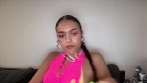 Snapshot of vickyyyx chatting on 01-03-25, 06:11 Goddess Victory online show from 01-03-25, 06:11