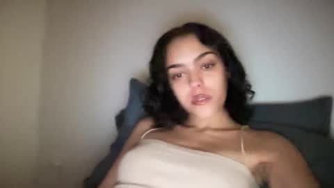 Snapshot of vickyyyx chatting on 01-04-25, 09:00 Goddess Victory online show from 01-04-25, 09:00