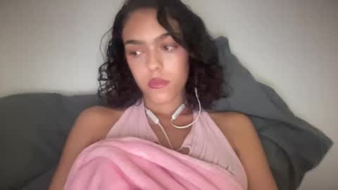 Snapshot of vickyyyx chatting on 01-07-25, 03:35 Goddess Victory online show from 01-07-25, 03:35