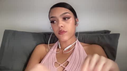 Snapshot of vickyyyx chatting on 01-08-25, 07:13 Goddess Victory online show from 01-08-25, 07:13