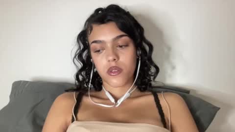 Snapshot of vickyyyx chatting on 01-12-25, 05:13 Goddess Victory online show from 01-12-25, 05:13