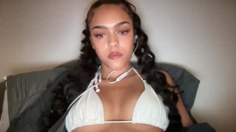 Snapshot of vickyyyx chatting on 01-13-25, 02:50 Goddess Victory online show from 01-13-25, 02:50