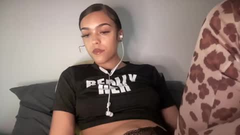 Snapshot of vickyyyx chatting on 02-01-25, 03:41 Goddess Victory online show from 02-01-25, 03:41