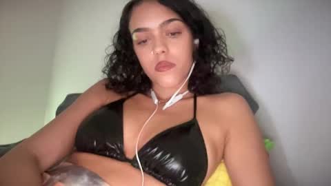 Snapshot of vickyyyx chatting on 02-04-25, 05:10 Goddess Victory online show from 02-04-25, 05:10