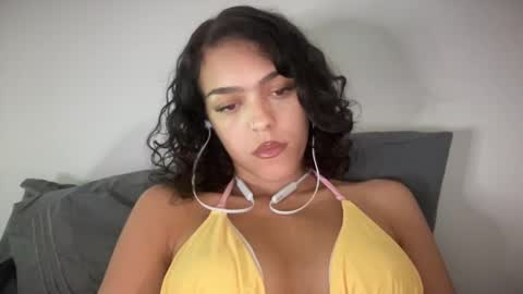 Snapshot of vickyyyx chatting on 02-05-25, 12:53 Goddess Victory online show from 02-05-25, 12:53