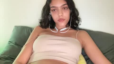 Snapshot of vickyyyx chatting on 02-11-25, 05:58 Goddess Victory online show from 02-11-25, 05:58