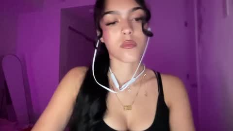 Snapshot of vickyyyx chatting on 02-27-25, 01:59 Goddess Victory online show from 02-27-25, 01:59