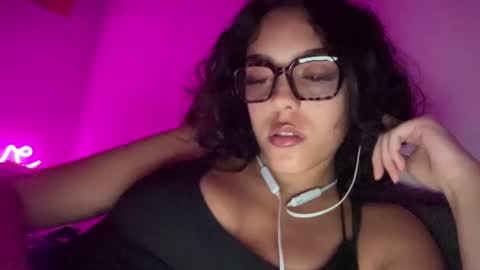 Snapshot of vickyyyx chatting on 02-28-25, 05:04 Goddess Victory online show from 02-28-25, 05:04