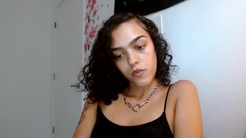 Snapshot of vickyyyx chatting on 09-09-25, 10:20 Goddess Victory online show from 09-09-25, 10:20