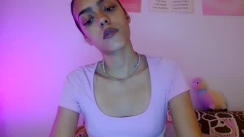 Snapshot of vickyyyx chatting on 10-05-25, 12:31 Goddess Victory online show from 10-05-25, 12:31