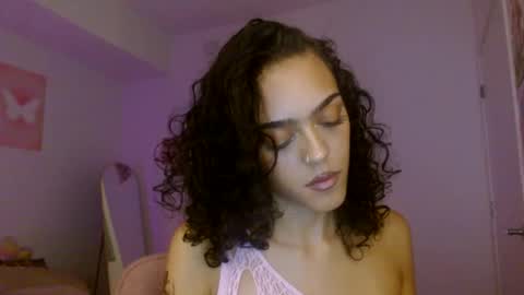 Snapshot of vickyyyx chatting on 10-10-25, 01:15 Goddess Victory online show from 10-10-25, 01:15