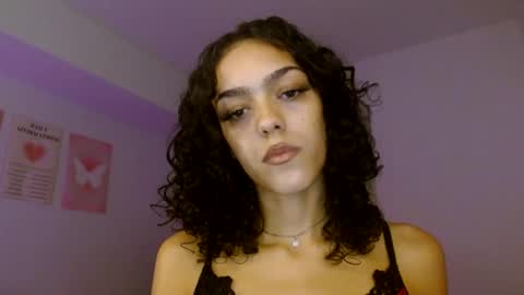 Snapshot of vickyyyx chatting on 11-05-25, 12:43 Goddess Victory online show from 11-05-25, 12:43