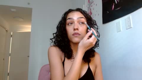 Snapshot of vickyyyx chatting on 11-11-25, 07:58 Goddess Victory online show from 11-11-25, 07:58