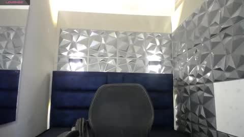 Victoria  online show from 09-22-25, 02:52