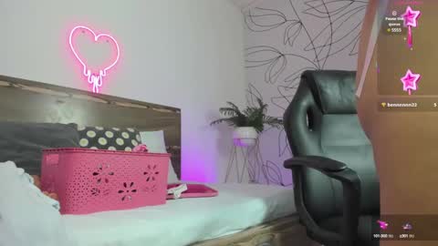 Snapshot of victoria18x chatting on 12-20-24, 03:42 Victoria online show from 12-20-24, 03:42